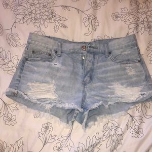 American Eagle Light Wash Jean Shorts!